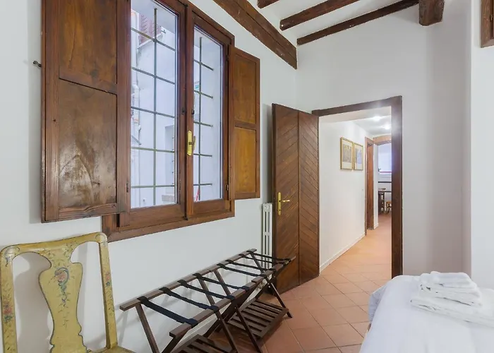 Guesthost - Center Ztl Lovely Appartamento