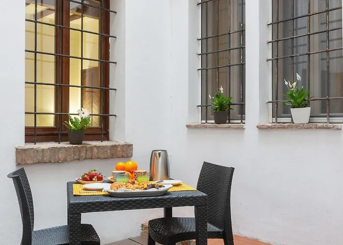 Guesthost - Center Ztl Lovely Appartamento Ferrara