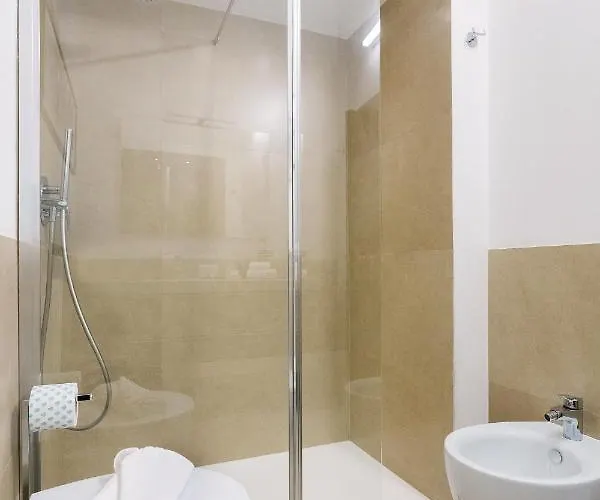 Guesthost - Center Ztl Lovely Appartamento Ferrara