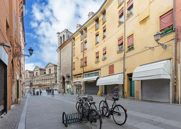 Guesthost - Center Ztl Lovely Appartamento Ferrara