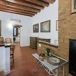 Guesthost - Center Ztl Lovely * Ferrara
