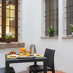 Guesthost - Center Ztl Lovely Apartment Ferrara