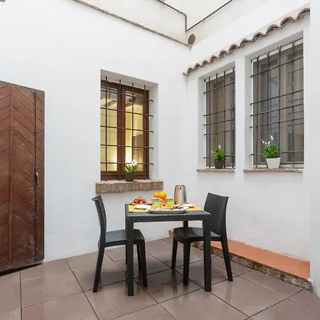 Guesthost - Center Ztl Lovely Apartment *