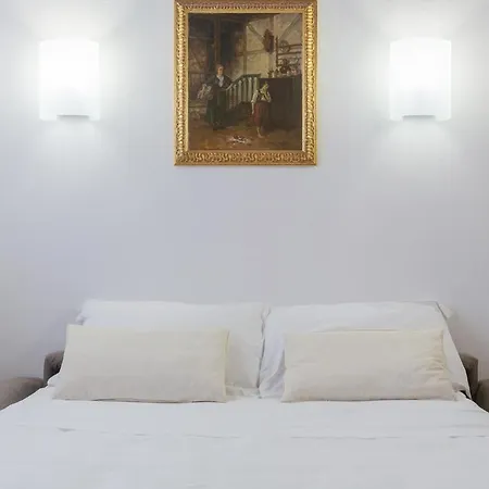 Guesthost - Center Ztl Lovely Ferrara