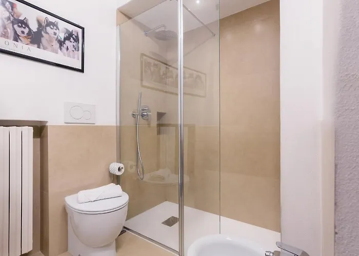 Guesthost - Center Ztl Lovely Daire