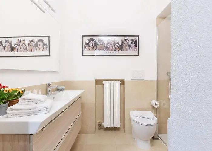 Guesthost - Center Ztl Lovely Daire