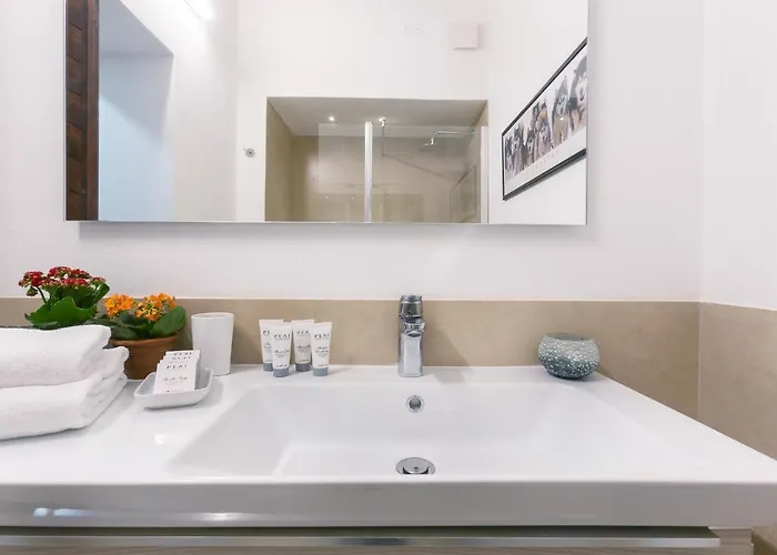 Guesthost - Center Ztl Lovely Daire Ferrara